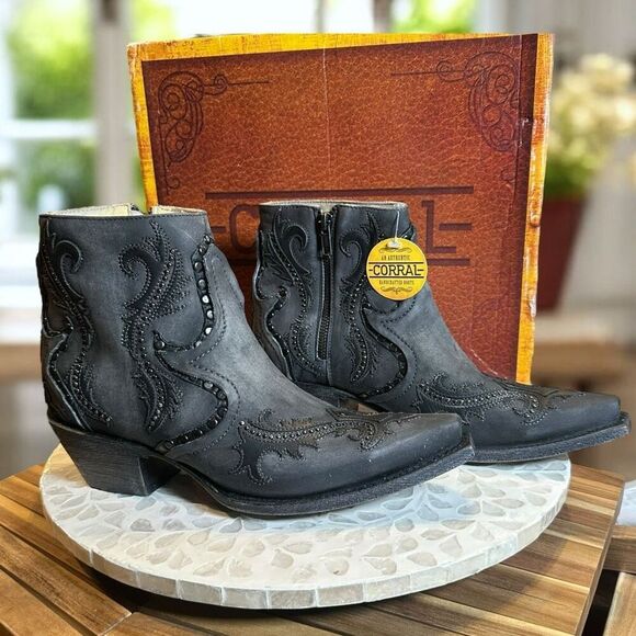 Corral $325 G1381 LD Grey Studs Overlay Ankle Boots Snip Toe Western Cowgirl Wom - Picture 4 of 13